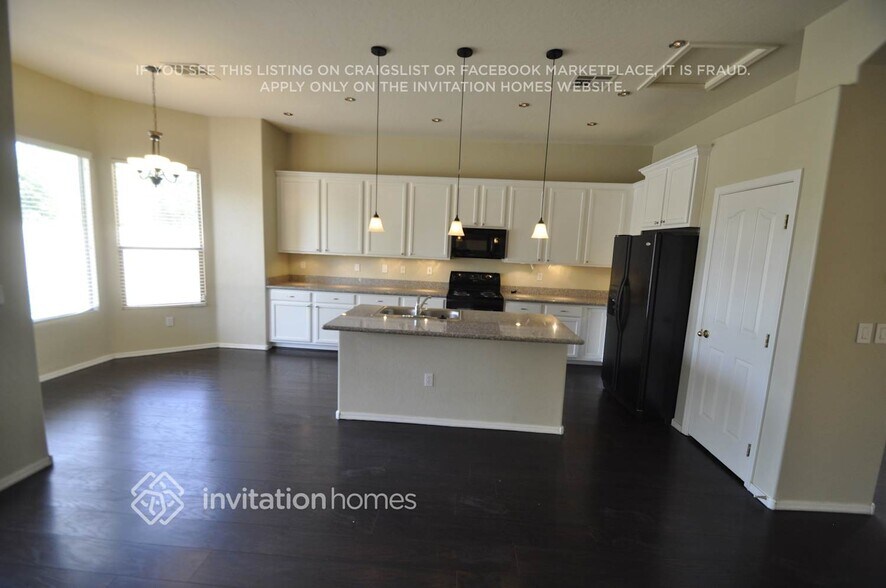 Building Photo - 7447 W Trails Dr