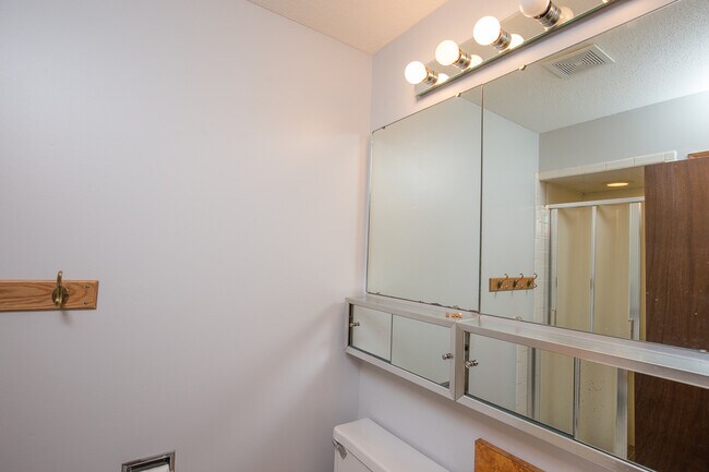 Building Photo - 3084 Parkwild Dr