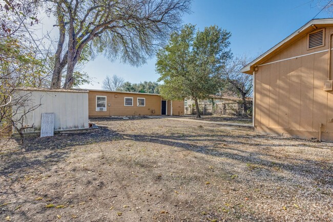 Building Photo - WILSHIRE VILLAGE 3-BEDROOM