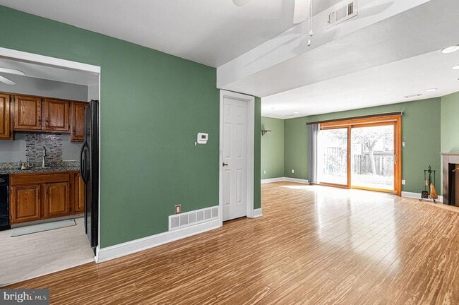 Building Photo - 303 Milford Ct