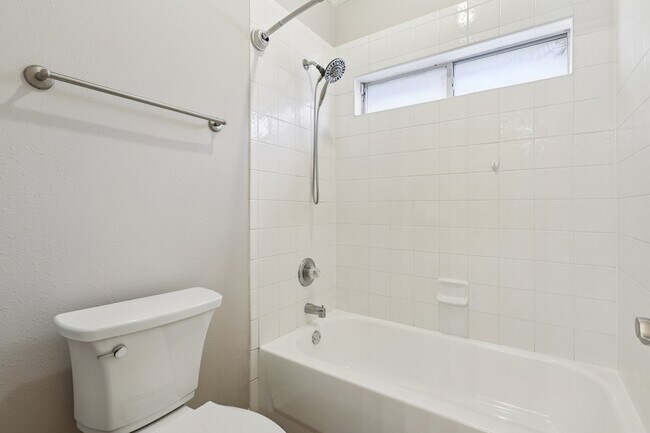 Building Photo - 10206 Pine Flats Dr