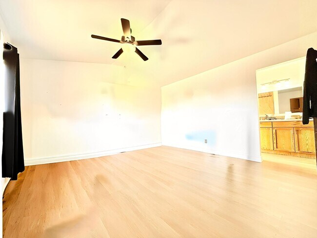 Building Photo - Moss Pointe 3Bedrooms/2.5Bath-home with great room fireplace!