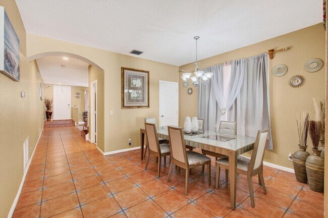 Building Photo - 5057 Sancerre Cir