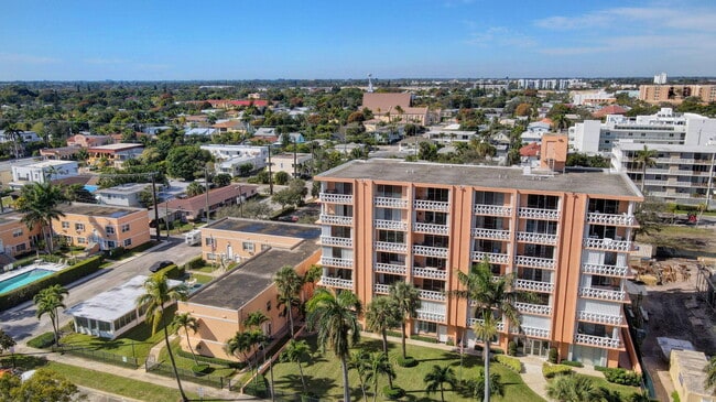 Building Photo - 101 S Golfview Rd