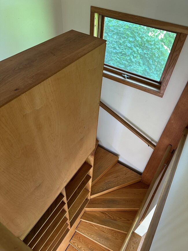 Building Photo - 62 Mt Pleasant Rd