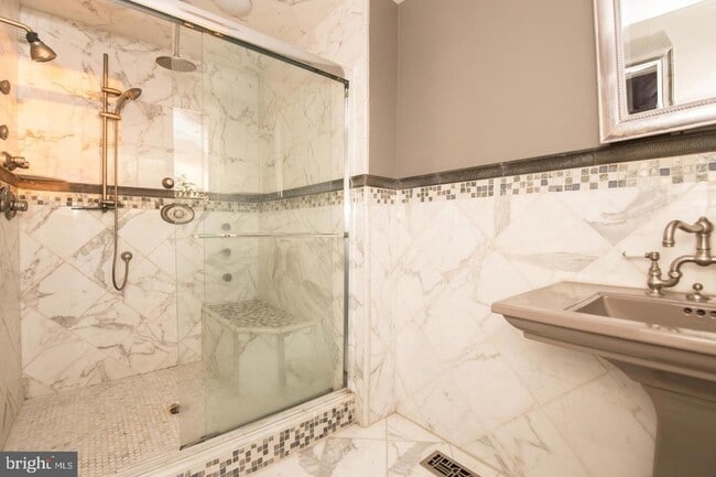 Building Photo - 822 N Ringgold St