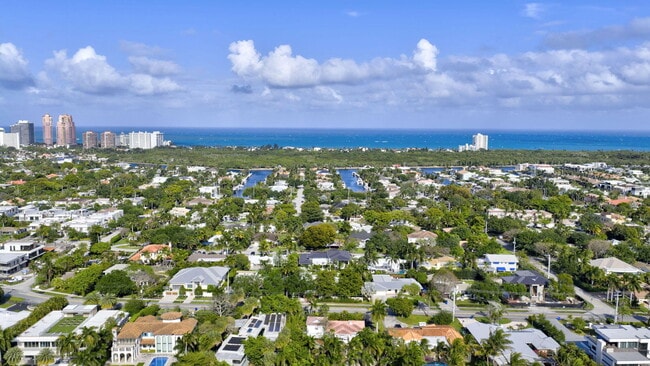 Building Photo - 2213 NE 16th St