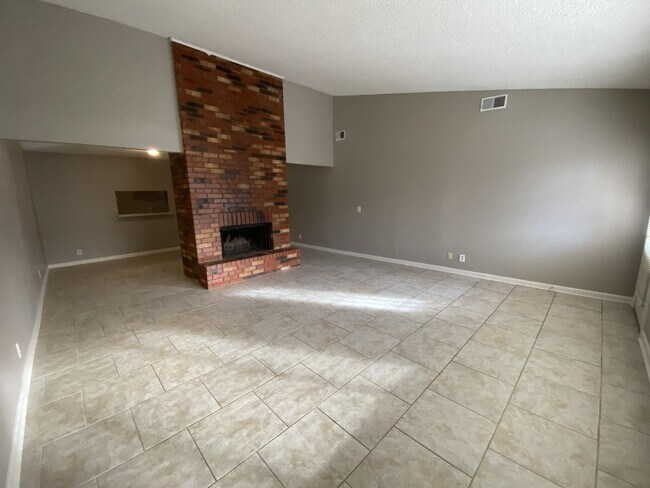 Building Photo - One Story, Union schools, New Paint and Carpet.