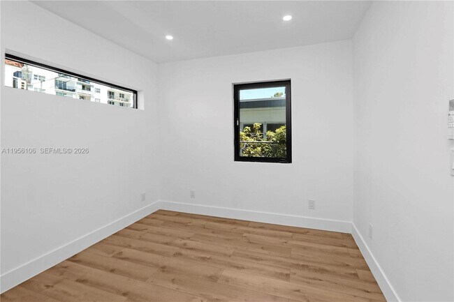 Building Photo - 419 78th St