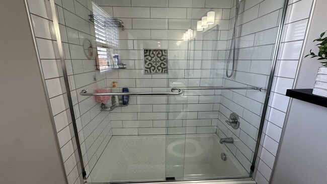 Building Photo - 537 Dexter Dr