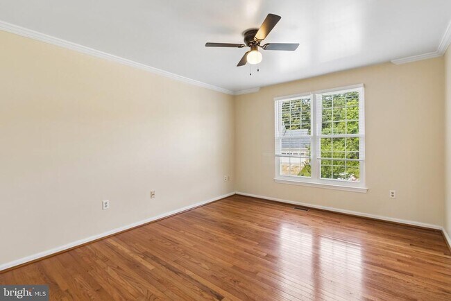 Building Photo - 820 Chatsworth Dr