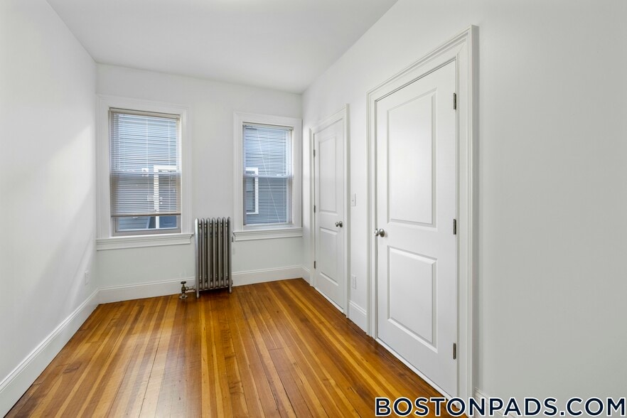 Building Photo - 122 Columbia St