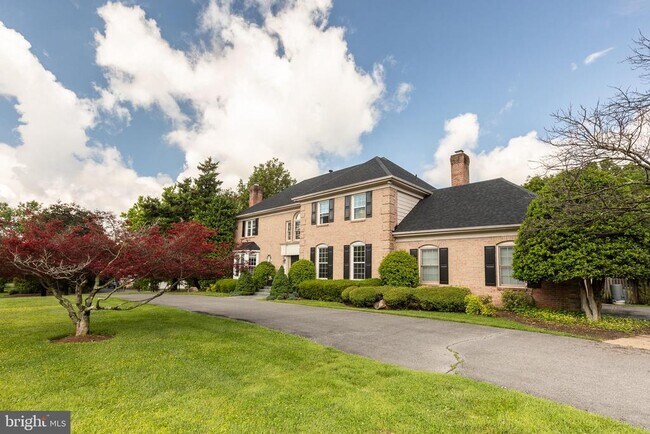 Building Photo - 8809 Saunders Ln