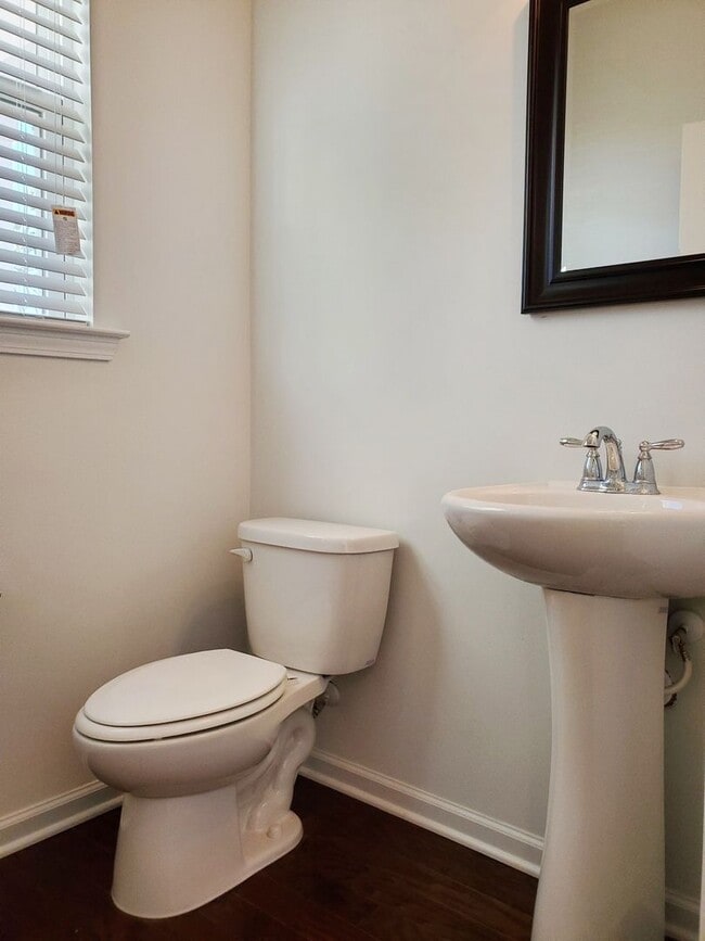 Building Photo - **Available Now** 3 Bedroom, 2.5 bath home with Great neighborhood amenities!