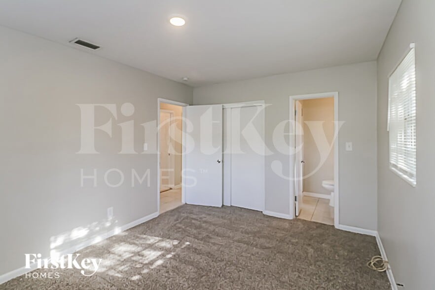 Building Photo - 211 W 108th Ave