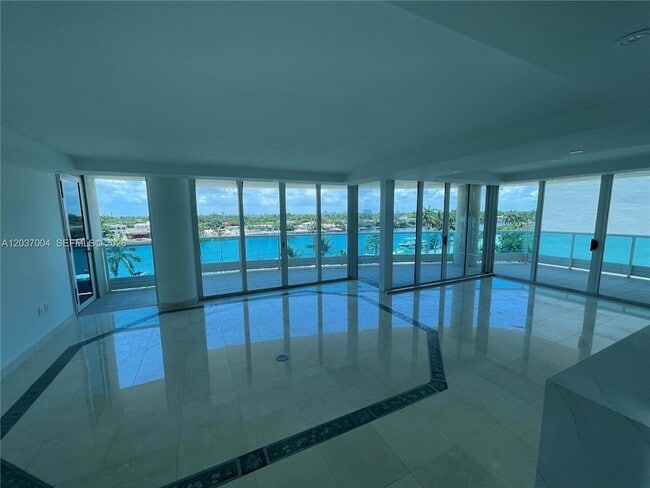 Building Photo - 5025 Collins Ave