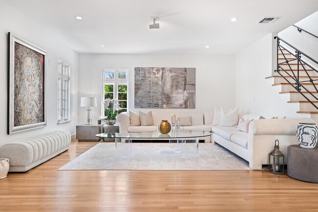 Building Photo - 306 Cordova Rd