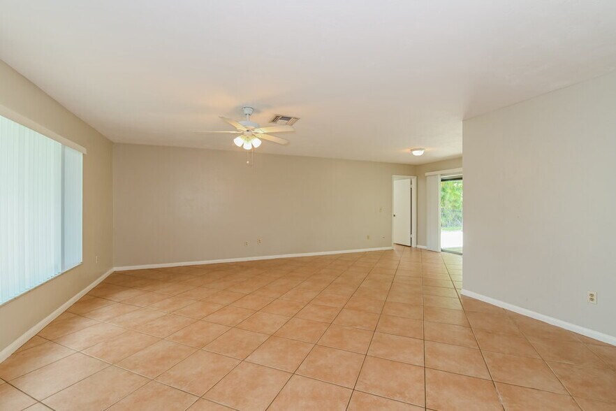 Building Photo - 349 Bay Meadows Dr