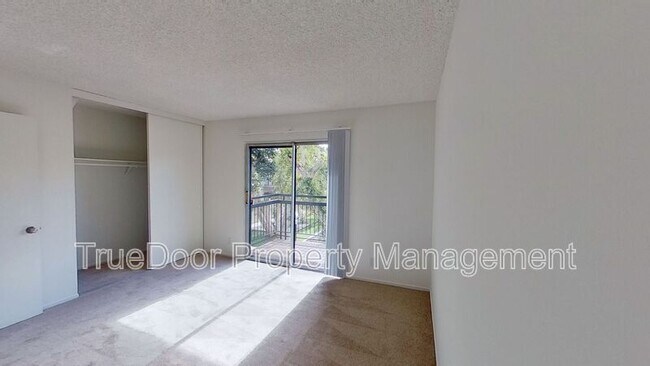 Building Photo - 533 N.Tustin Ave.