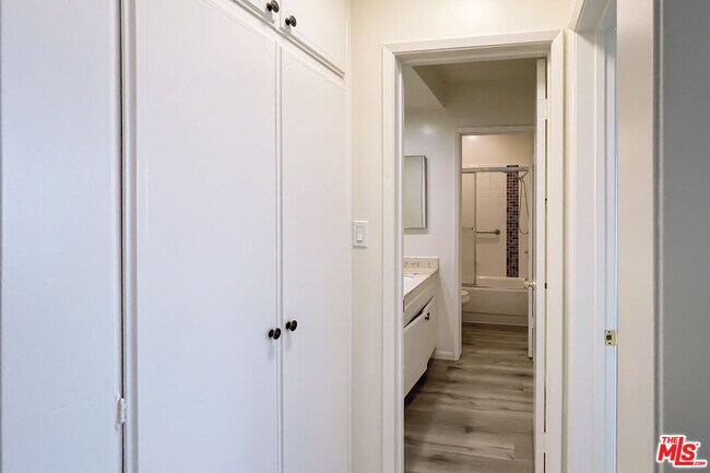 Building Photo - 3607 Clarington Ave