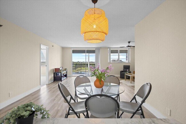 Building Photo - 3100 W Rolling Hills Cir