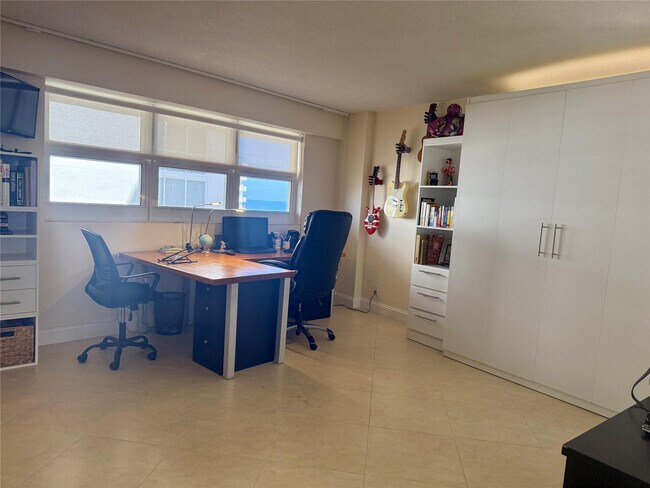 Building Photo - 4100 Galt Ocean Dr