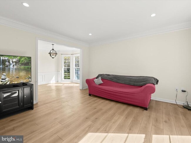 Building Photo - 8806 Admiral Dr