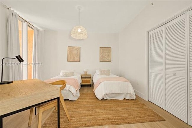 Building Photo - 733 Crandon Blvd