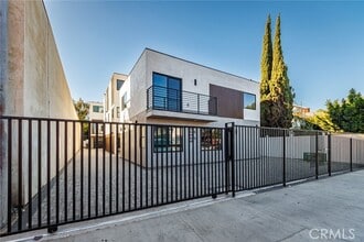 Building Photo - 1859 1/2 S Crenshaw Blvd