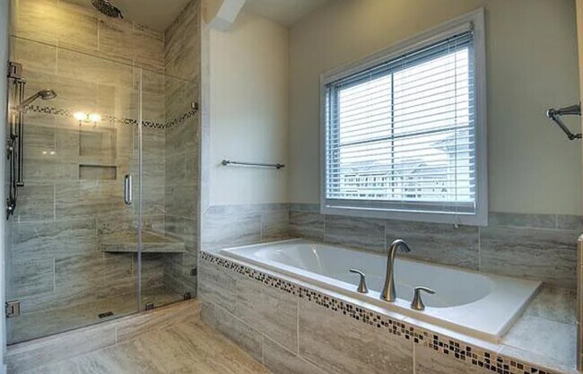 Building Photo - 3910 Village Commons Walk