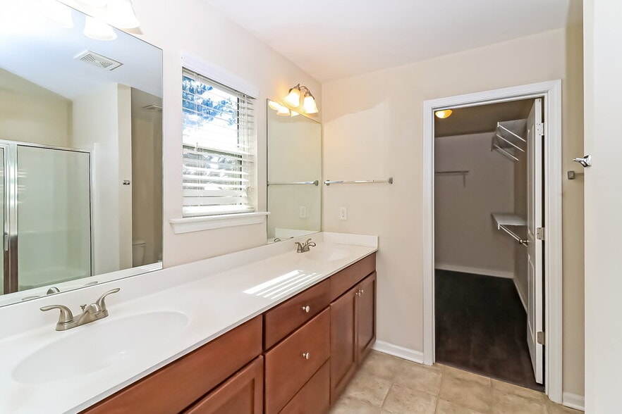 Building Photo - 360 Darbys Run Ct