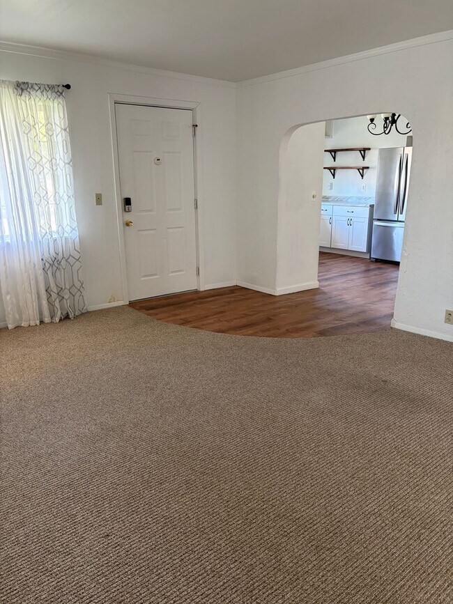 Building Photo - Newly Remodeled Two Bedroom with Sun Room!