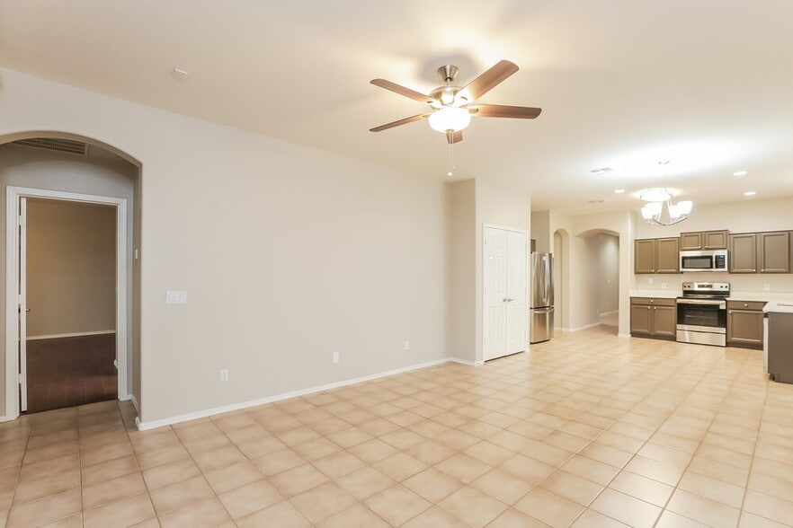 Building Photo - 6842 S 26th Pl
