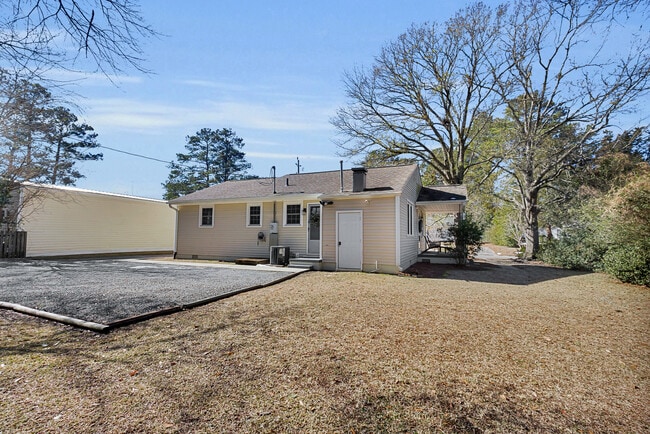 Building Photo - 604 9th St