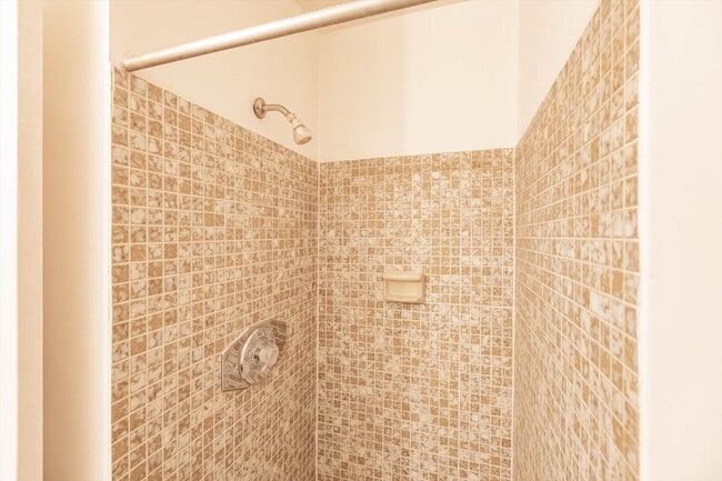Building Photo - 5029 Rose Hill Dr