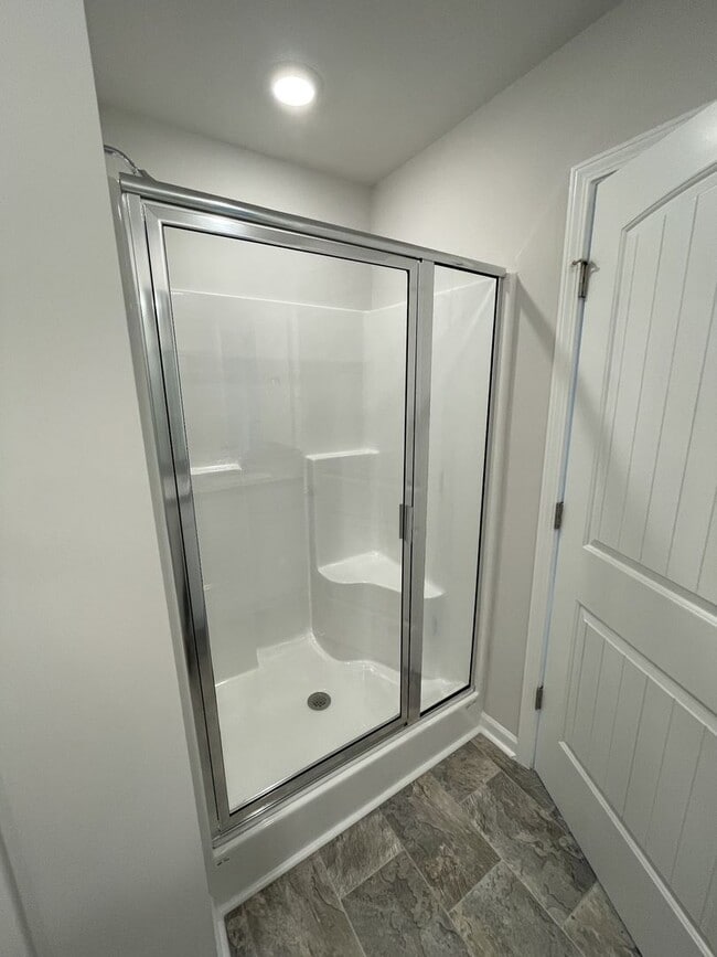 Building Photo - Townhome less than 2 miles from Downtown C...