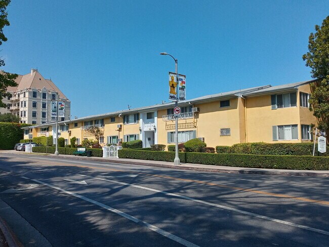 Primary Photo - 304 N Rossmore Ave