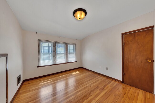 Southern Exposure - 1015 18th Ave SE