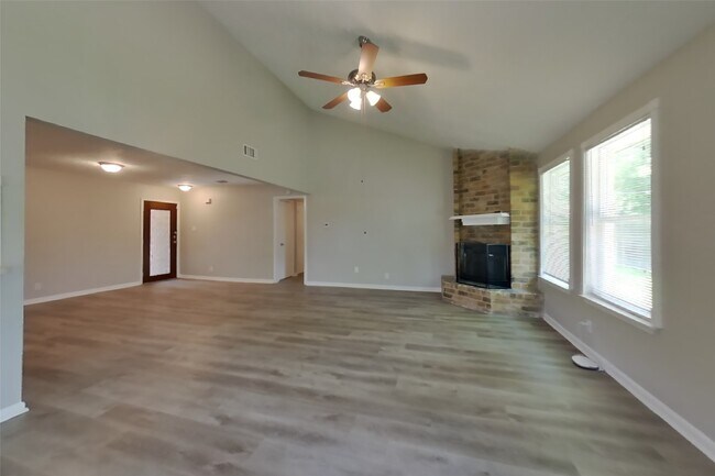 Building Photo - 13307 Venice Cir
