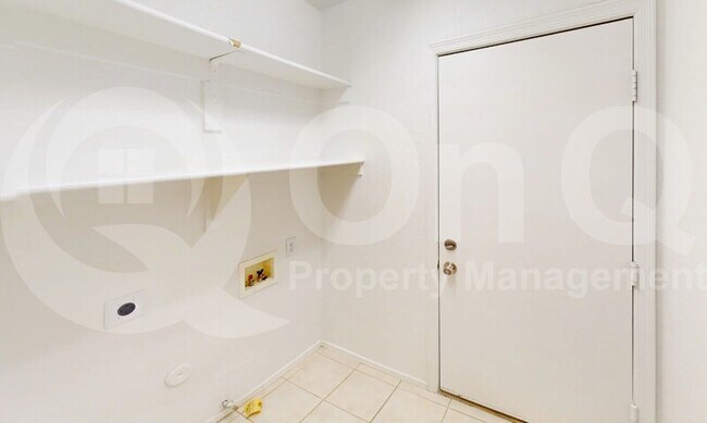 Building Photo - 9953 E Onza Ave