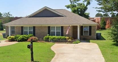 Building Photo - MOVE-IN READY!
