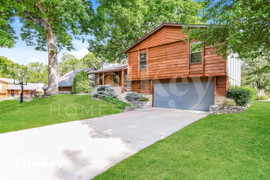Building Photo - 2 Forest Glade Ct