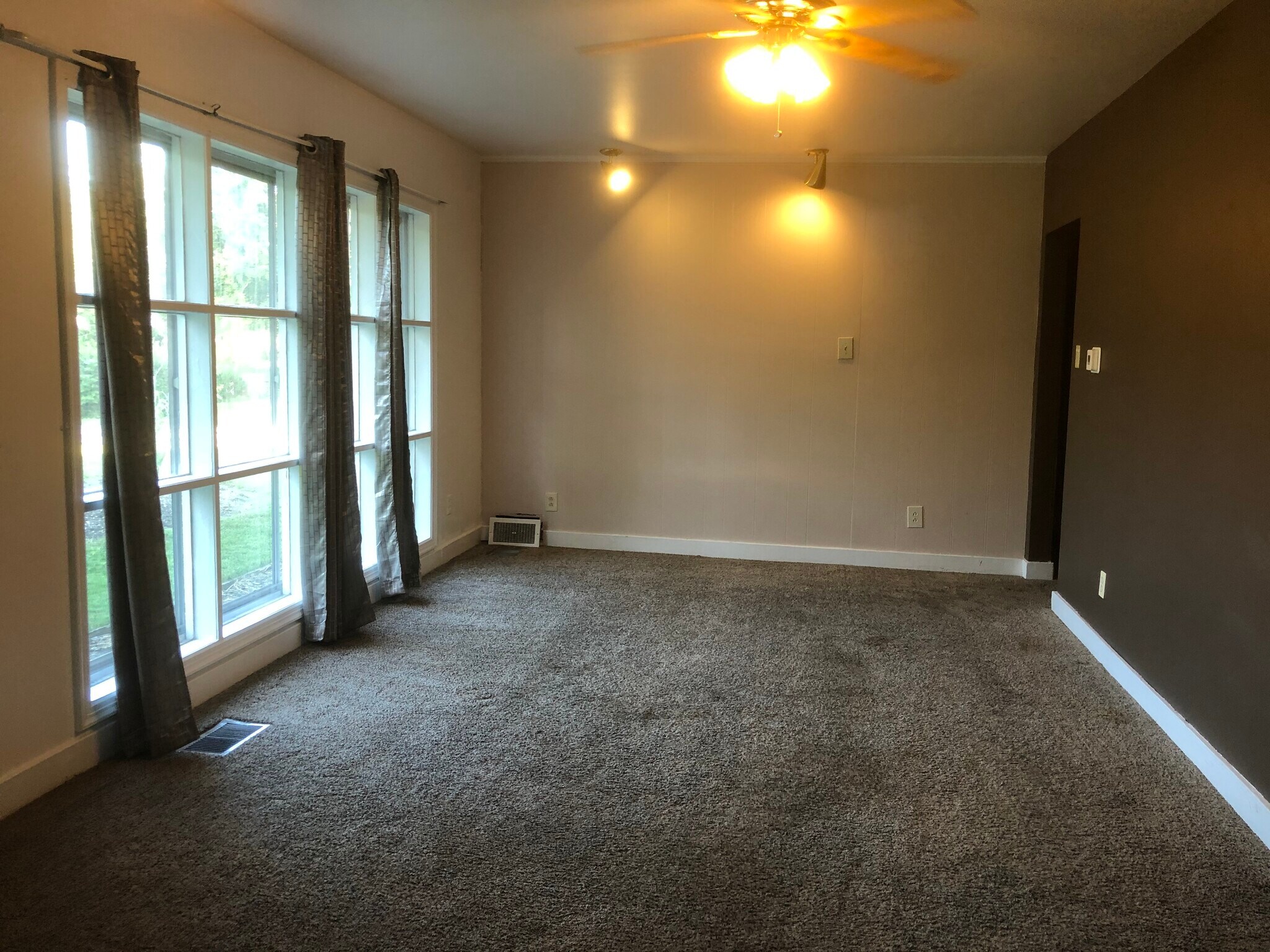 Building Photo - 300 Heikes Ave