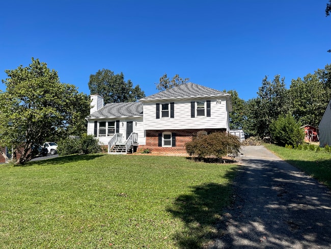 Building Photo - 2271 Sunburst Rd