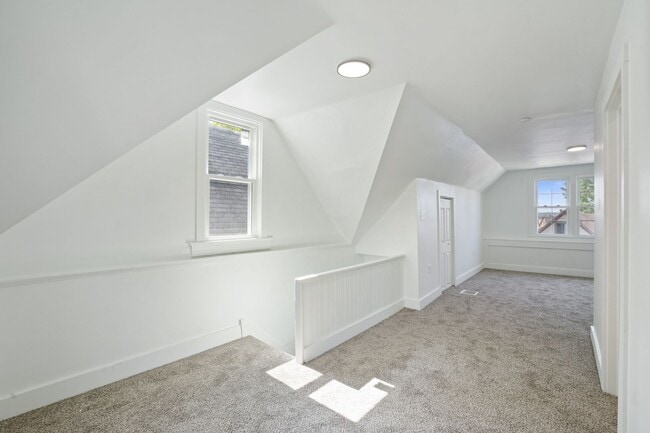 Building Photo - Newly Renovated 4 Bed, 2 Bath Home - Off-S...