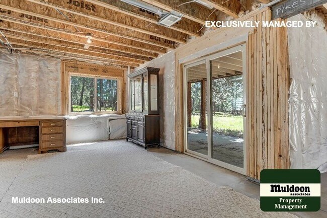 Building Photo - 8385 Woodcrest Dr