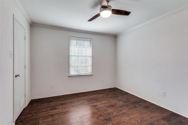 Building Photo - 320 S Mesa Verde Way