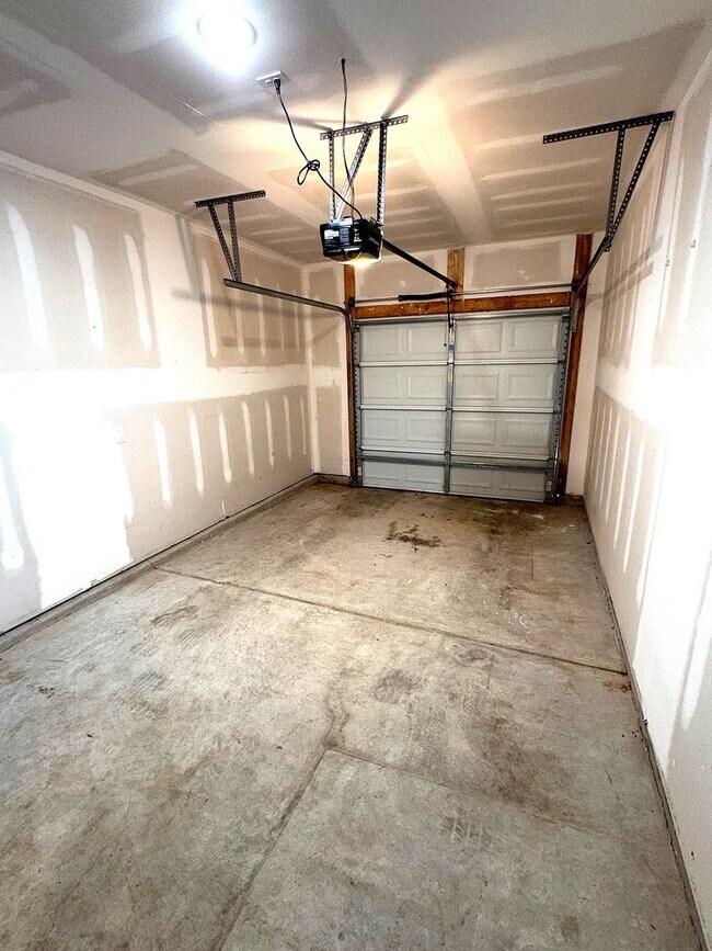 Building Photo - Beautiful 3BR 2.5BA Home w/ Full Appliance Kitchen • Garage Parking in Shelby