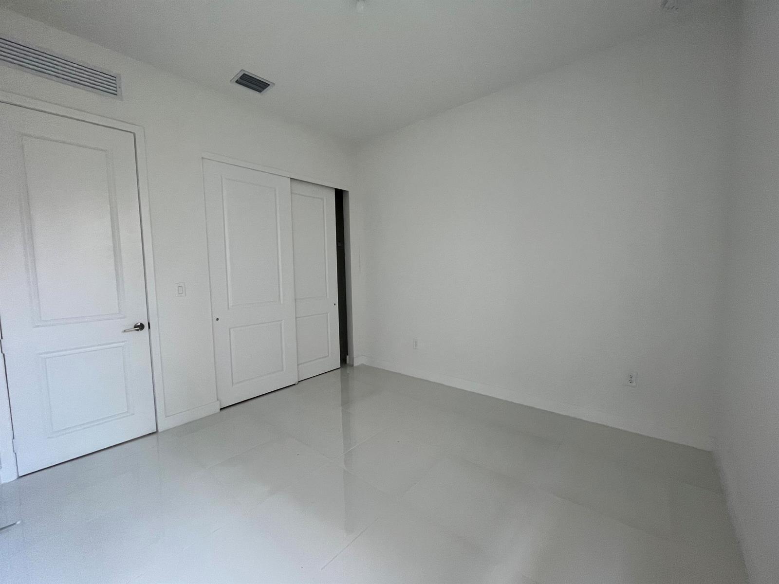 Building Photo - 4398 SW 173rd Ave