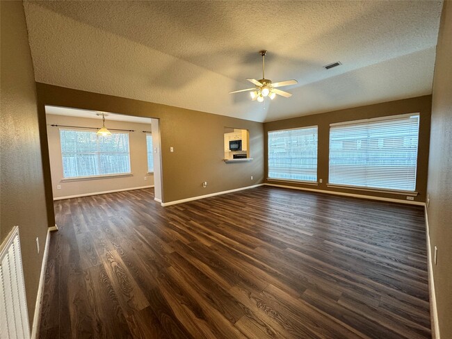 Building Photo - 4006 Hunnington Dr